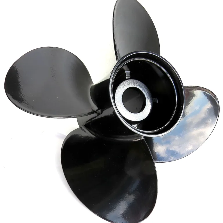 4-bl båtpropeller stigning 13 tum