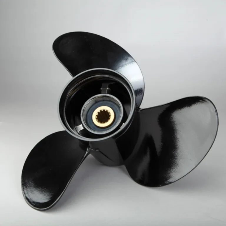 Båtpropeller för Suzuki, stigning 17 tum