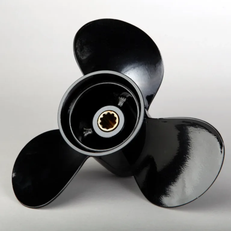 3-bl båtpropeller till Tohatsu/Mercury stigning 10 tum