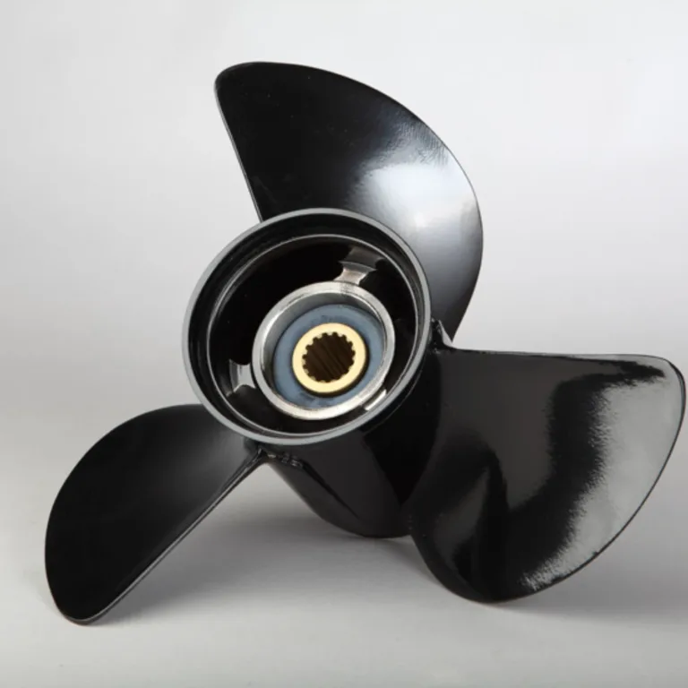 Propeller för Tohatsu, stigning 21 tum